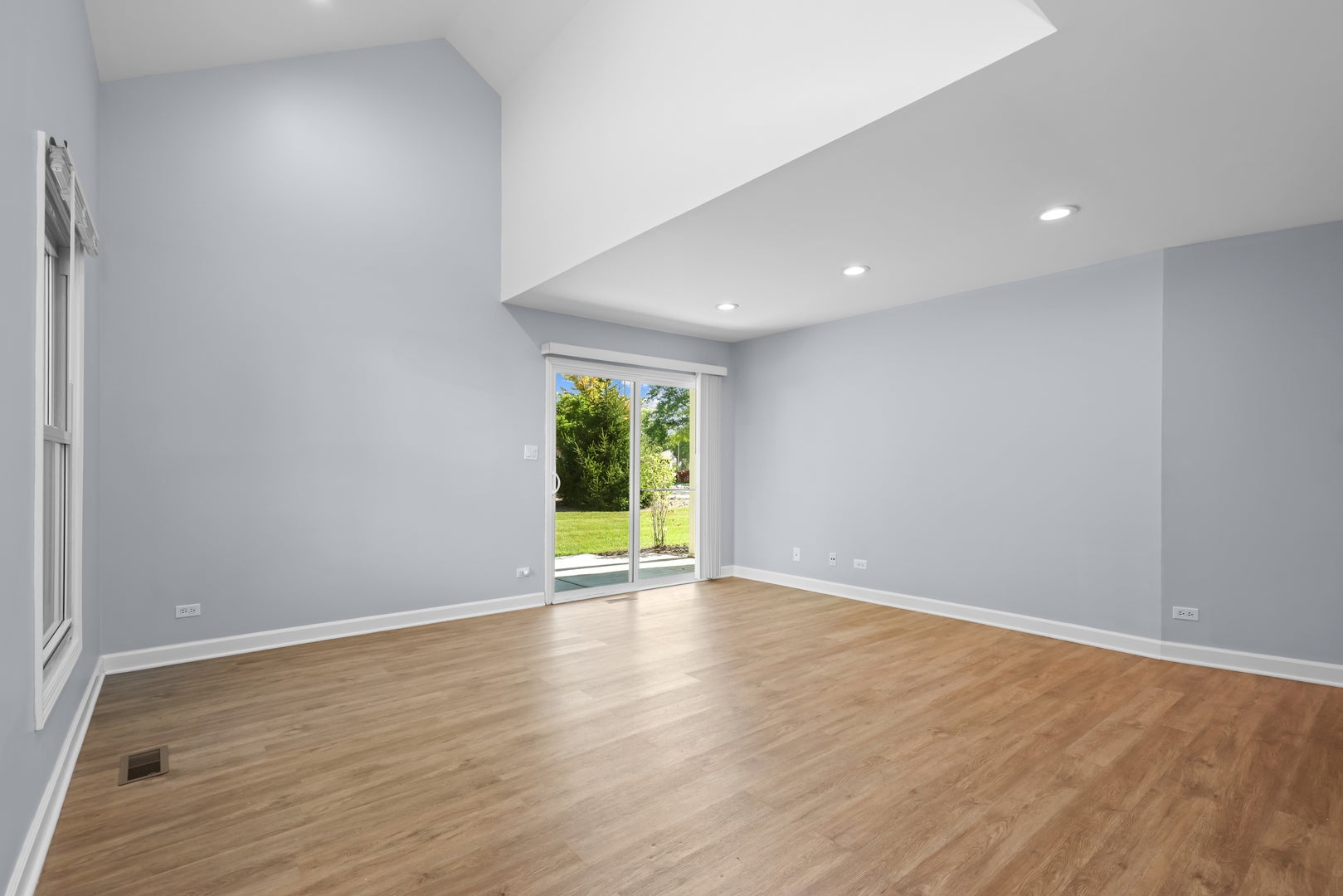 4 S STONINGTON Drive