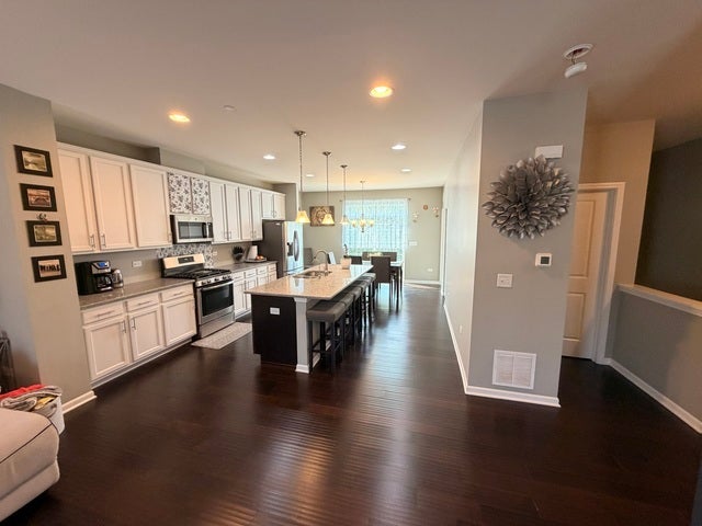 2527 Huntleigh Lane