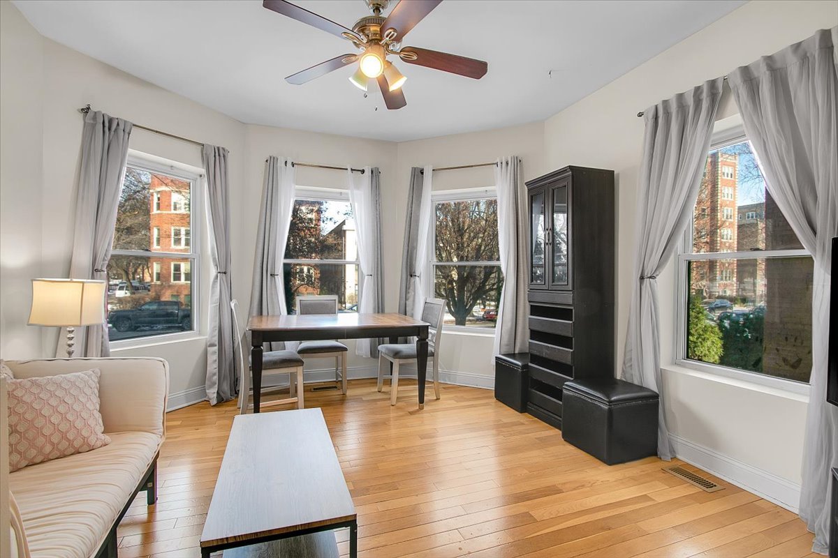 1647 W Sherwin Avenue 1