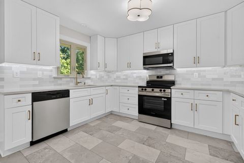 Tiny photo for 319 Parkshore Drive, Shorewood, IL 60404 (MLS # 12686235)