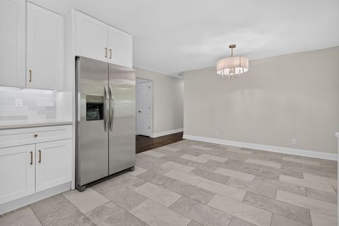 Tiny photo for 319 Parkshore Drive, Shorewood, IL 60404 (MLS # 12686235)
