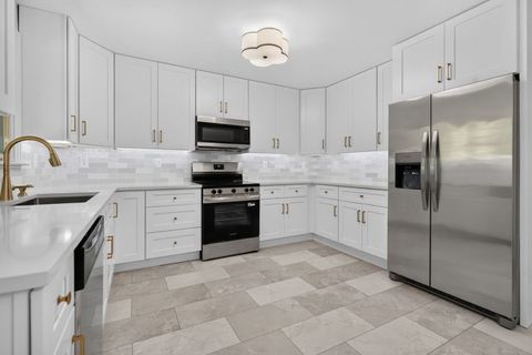 Tiny photo for 319 Parkshore Drive, Shorewood, IL 60404 (MLS # 12686235)