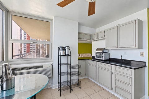 Tiny photo for 6145 N Sheridan Road #27C, Chicago, IL 60660 (MLS # 12795406)