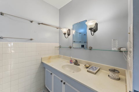 Tiny photo for 6145 N Sheridan Road #27C, Chicago, IL 60660 (MLS # 12795406)