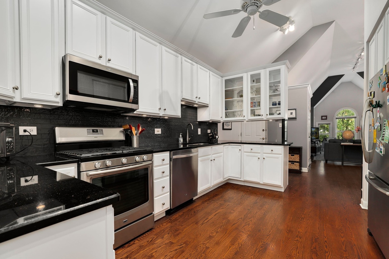 2117 W Evergreen Avenue 3E