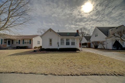 Photo of 555 E Mulberry Street, Watseka, IL 60970 (MLS # 12583575)