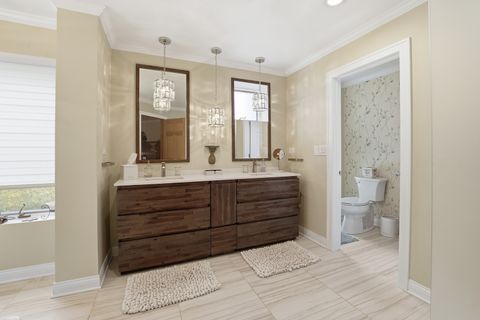 Tiny photo for 15 Manchester Lane, Elmhurst, IL 60126 (MLS # 12594026)