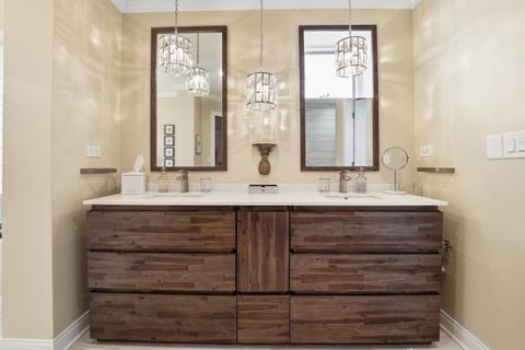 Tiny photo for 15 Manchester Lane, Elmhurst, IL 60126 (MLS # 12594026)