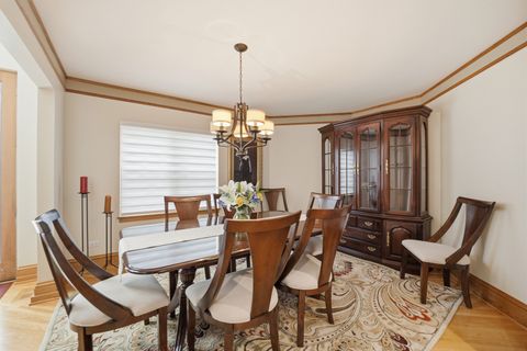 Tiny photo for 15 Manchester Lane, Elmhurst, IL 60126 (MLS # 12594026)