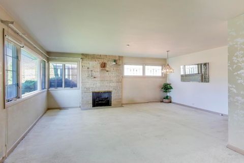 Tiny photo for 913 S Na Wa Ta Avenue, Mount Prospect, IL 60056 (MLS # 12503576)