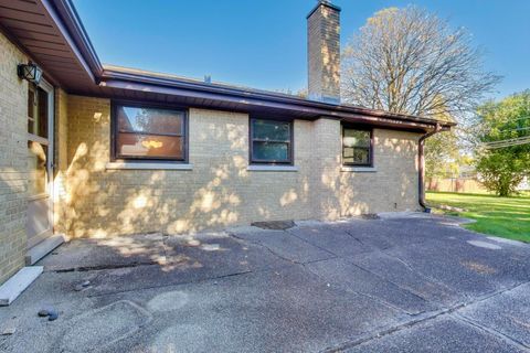 Tiny photo for 913 S Na Wa Ta Avenue, Mount Prospect, IL 60056 (MLS # 12503576)