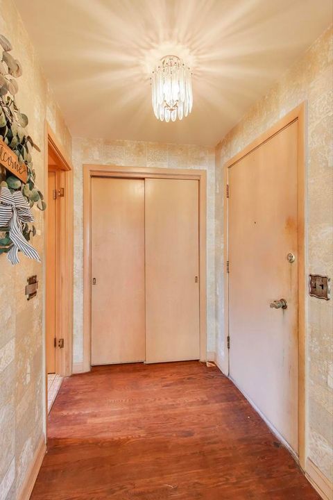 Tiny photo for 913 S Na Wa Ta Avenue, Mount Prospect, IL 60056 (MLS # 12503576)