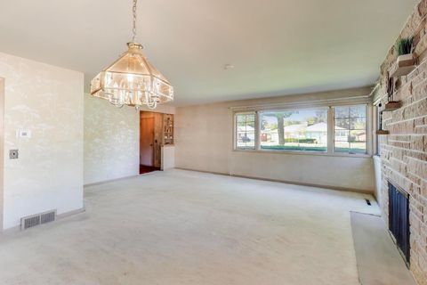 Tiny photo for 913 S Na Wa Ta Avenue, Mount Prospect, IL 60056 (MLS # 12503576)