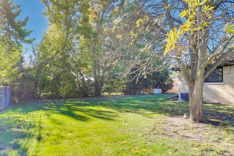 Tiny photo for 913 S Na Wa Ta Avenue, Mount Prospect, IL 60056 (MLS # 12503576)