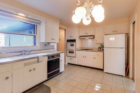 Tiny photo for 913 S Na Wa Ta Avenue, Mount Prospect, IL 60056 (MLS # 12503576)