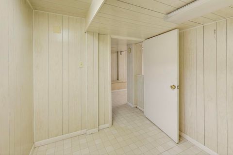 Tiny photo for 913 S Na Wa Ta Avenue, Mount Prospect, IL 60056 (MLS # 12503576)