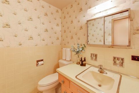 Tiny photo for 913 S Na Wa Ta Avenue, Mount Prospect, IL 60056 (MLS # 12503576)