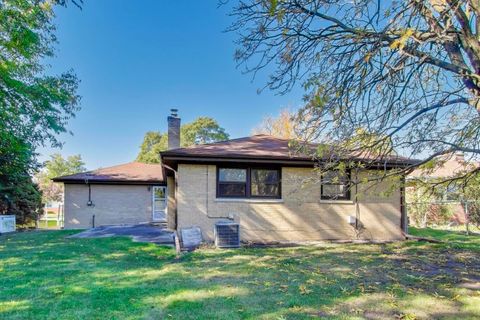 Tiny photo for 913 S Na Wa Ta Avenue, Mount Prospect, IL 60056 (MLS # 12503576)