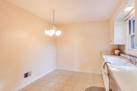 Tiny photo for 913 S Na Wa Ta Avenue, Mount Prospect, IL 60056 (MLS # 12503576)