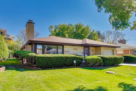 Tiny photo for 913 S Na Wa Ta Avenue, Mount Prospect, IL 60056 (MLS # 12503576)