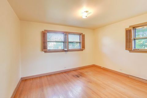 Tiny photo for 913 S Na Wa Ta Avenue, Mount Prospect, IL 60056 (MLS # 12503576)