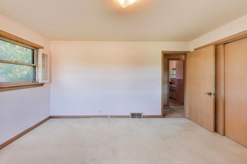 Tiny photo for 913 S Na Wa Ta Avenue, Mount Prospect, IL 60056 (MLS # 12503576)