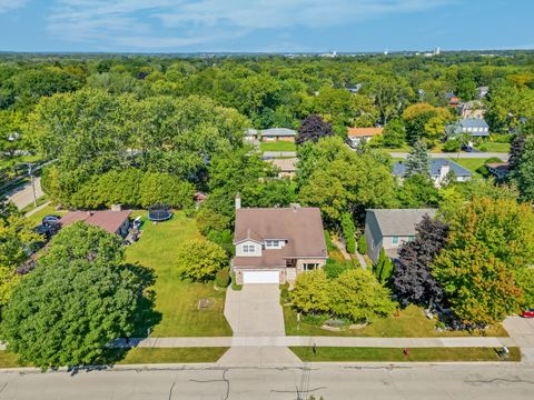 Tiny photo for 4176 Blackstone Avenue, Gurnee, IL 60031 (MLS # 12418073)