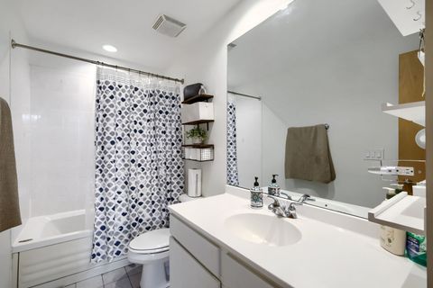Tiny photo for 1962 W Lawrence Avenue #204, Chicago, IL 60640 (MLS # 12686770)