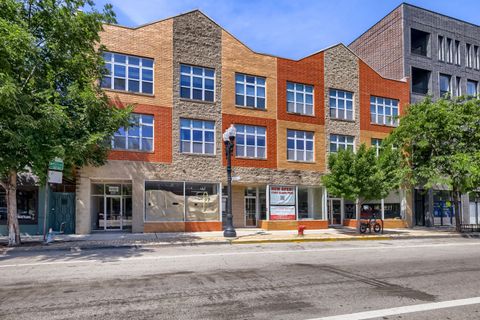 Photo of 1962 W Lawrence Avenue #204, Chicago, IL 60640 (MLS # 12686770)