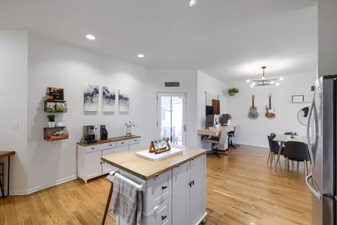Tiny photo for 1962 W Lawrence Avenue #204, Chicago, IL 60640 (MLS # 12686770)