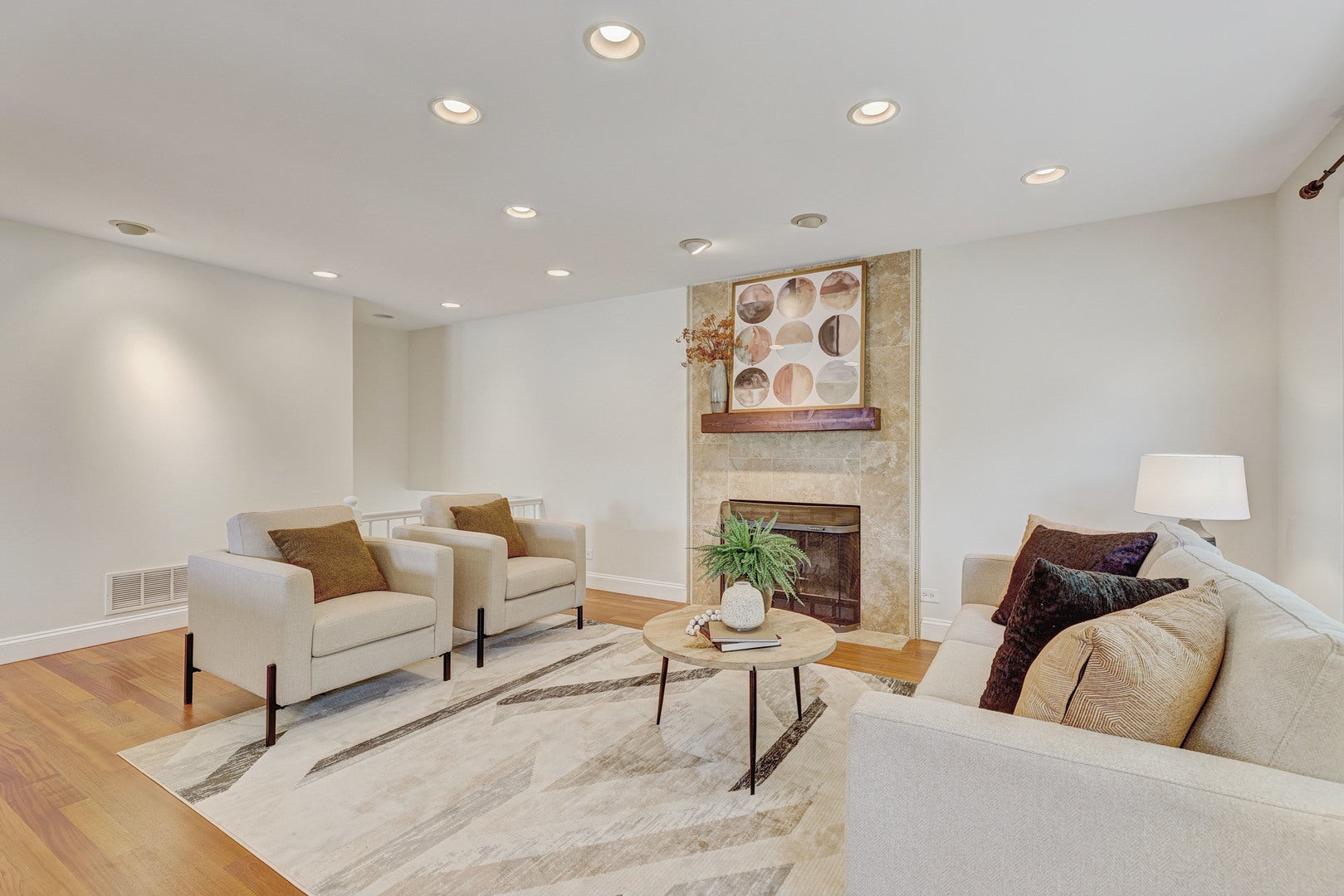 223 W Tanglewood Drive