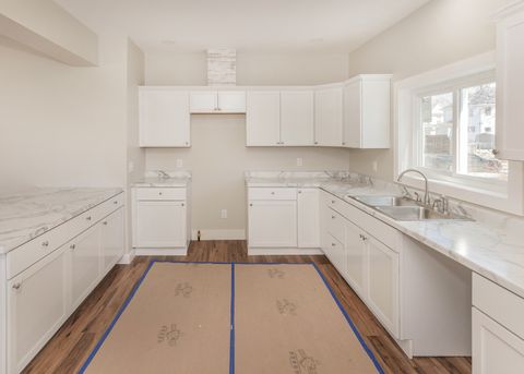 Tiny photo for 1212 14th Avenue, Moline, IL 61265 (MLS # 12595033)