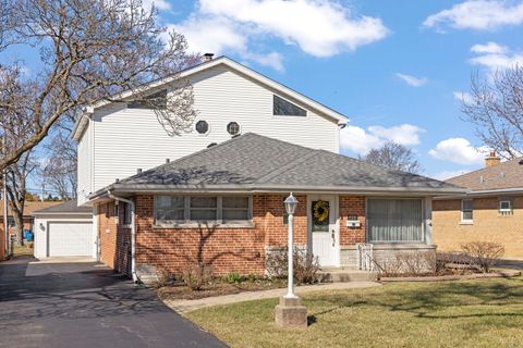 Tiny photo for 928 S Hillcrest Avenue, Elmhurst, IL 60126 (MLS # 12588029)
