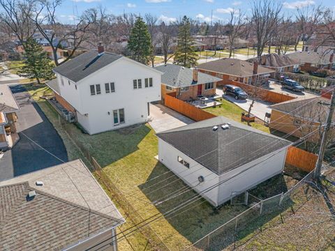 Tiny photo for 928 S Hillcrest Avenue, Elmhurst, IL 60126 (MLS # 12588029)