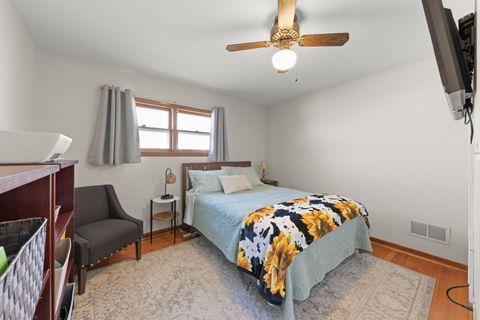 Tiny photo for 928 S Hillcrest Avenue, Elmhurst, IL 60126 (MLS # 12588029)