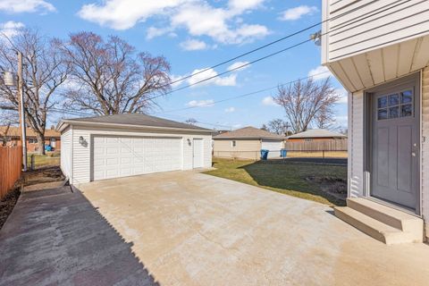 Tiny photo for 928 S Hillcrest Avenue, Elmhurst, IL 60126 (MLS # 12588029)
