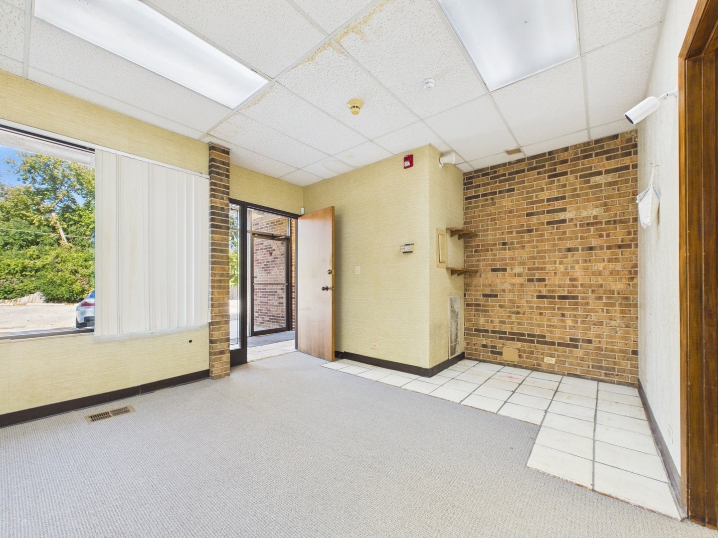 501 W Ogden Avenue 4