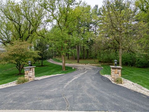 Tiny photo for 3317 S COUNTRY CLUB Road, Woodstock, IL 60098 (MLS # 12349883)