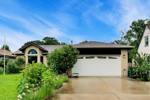 Photo of 1233 Degener Avenue, Elmhurst, IL 60126 (MLS # 12199016)