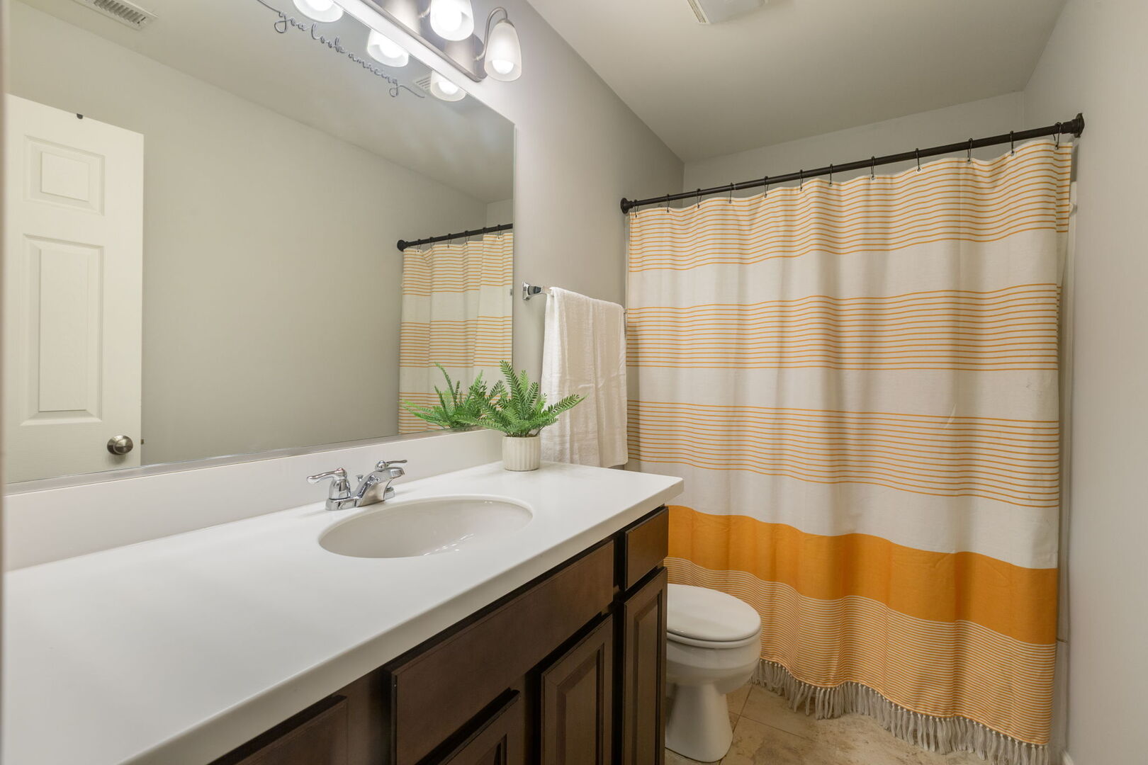 Woodstock, Illinois 60098, United States, 2 Bedrooms Bedrooms, ,2 BathroomsBathrooms,Residential,Active,249347