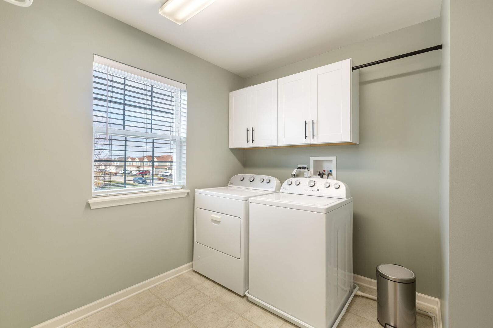 Woodstock, Illinois 60098, United States, 2 Bedrooms Bedrooms, ,2 BathroomsBathrooms,Residential,Active,249347