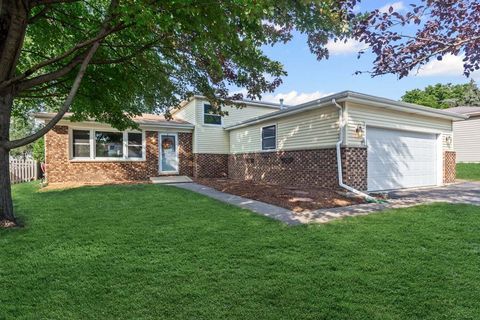 Photo of 1718 Patricia Lane, St. Charles, IL 60174 (MLS # 12459300)