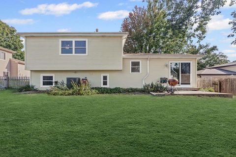 Tiny photo for 1718 Patricia Lane, St. Charles, IL 60174 (MLS # 12459300)