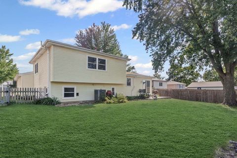Tiny photo for 1718 Patricia Lane, St. Charles, IL 60174 (MLS # 12459300)