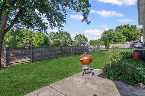 Tiny photo for 1718 Patricia Lane, St. Charles, IL 60174 (MLS # 12459300)