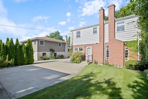 A home in Park Ridge