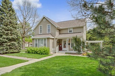 Photo of 102 S WOOD Street, Gibson City, IL 60936 (MLS # 12623474)