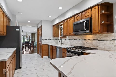 Tiny photo for 221 E Grantley Avenue, Elmhurst, IL 60126 (MLS # 12637352)