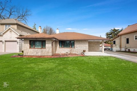 Tiny photo for 221 E Grantley Avenue, Elmhurst, IL 60126 (MLS # 12637352)