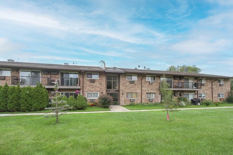 Photo of 84 E Old Willow Road #105, Prospect Heights, IL 60070 (MLS # 12773597)